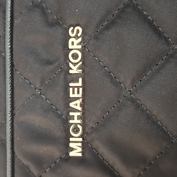 Michael Kors Jet Set Crossbody w/Free MK Wallet - Picture 10 of 15